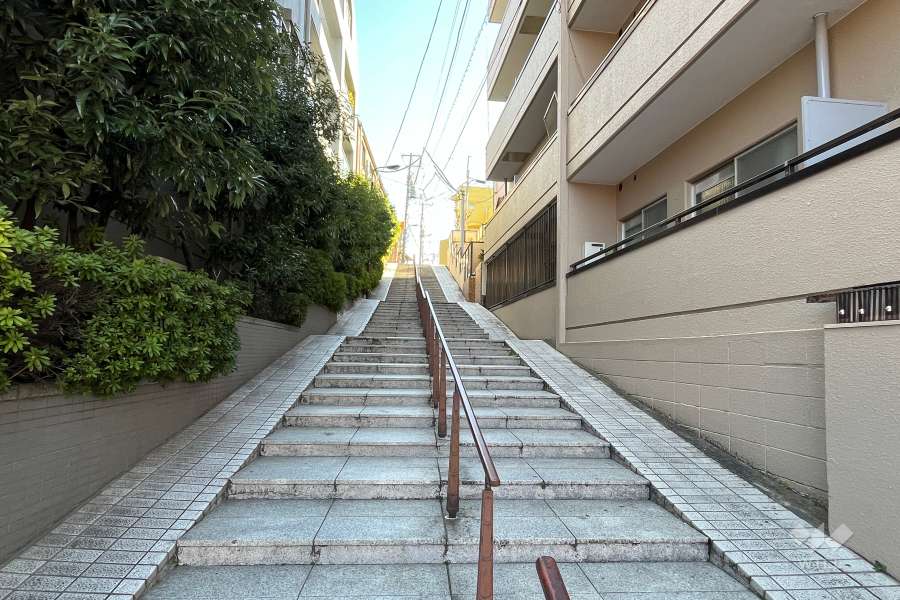 敷地北側の前面道路