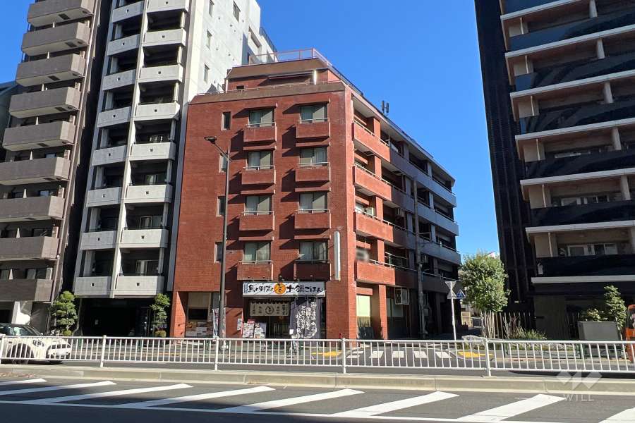 シャンブル牛込の外観（南西側から）