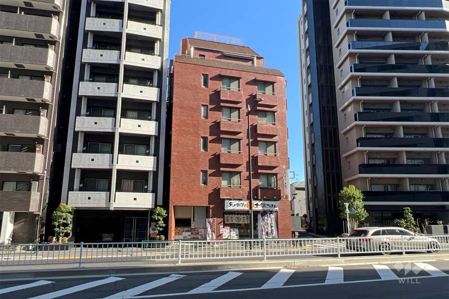 シャンブル牛込の外観（西側から）