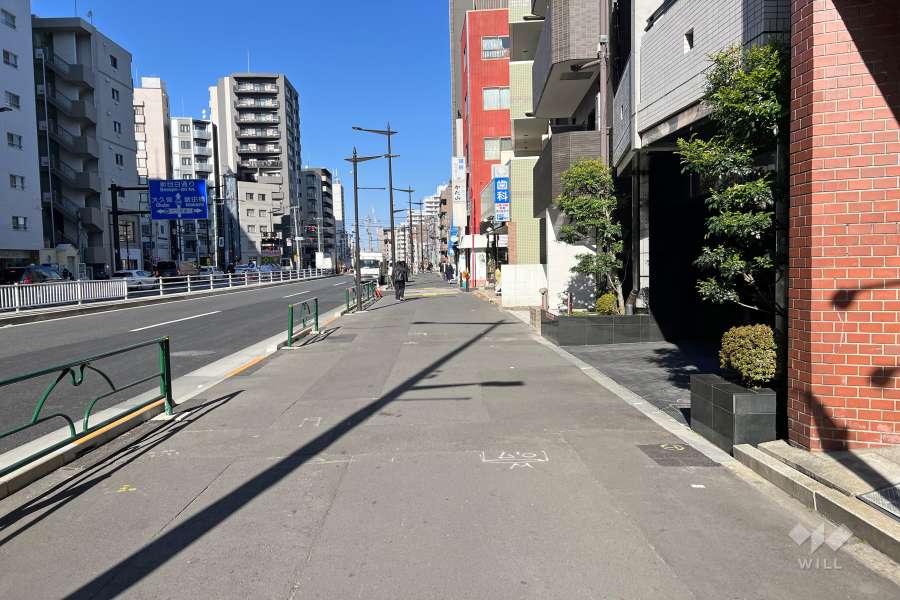 敷地西側の前面道路　