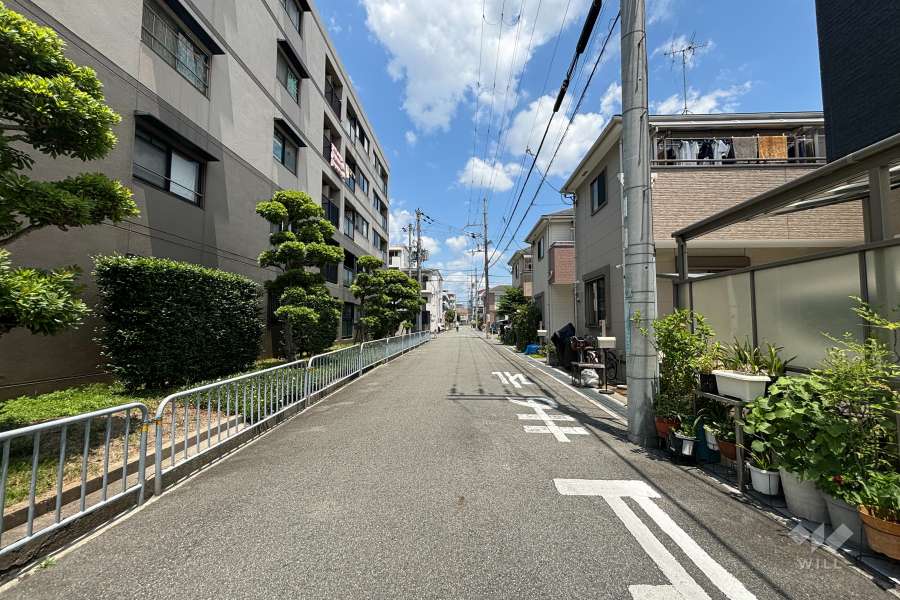 敷地東側の前面道路
