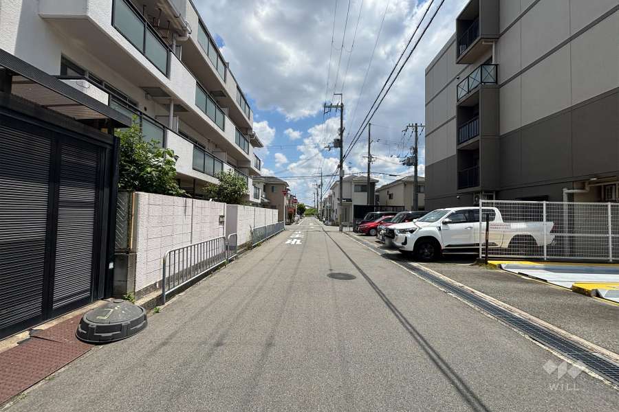 敷地北側の前面道路