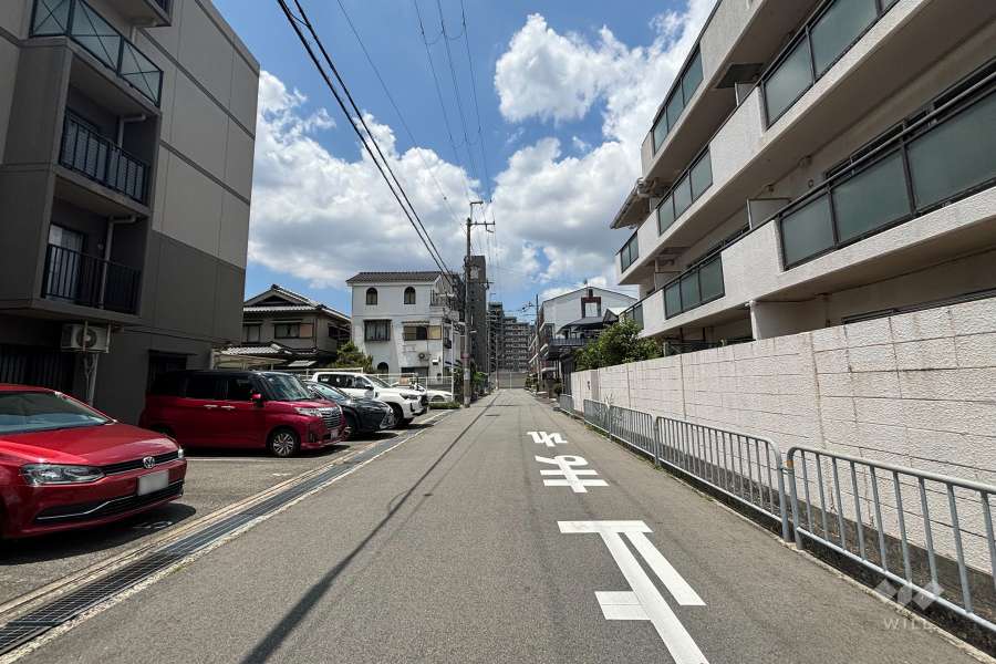 敷地北側の前面道路
