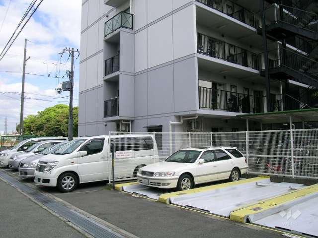 敷地内の駐車場（屋外機械式と平面式）