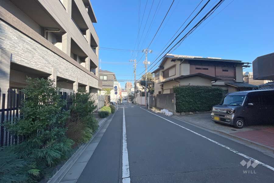 敷地東側の前面道路