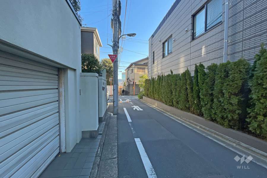 敷地北西側の前面道路