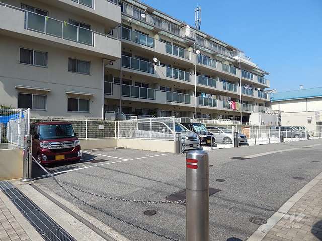 敷地内駐車場（ロボットゲート付き）