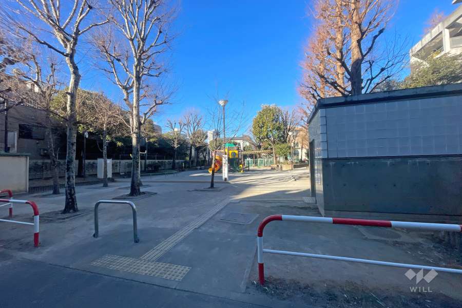敷地に隣接した『抜弁天北公園』