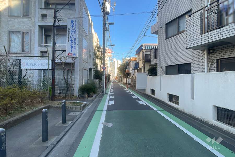 敷地の西側前面道路（南側から）