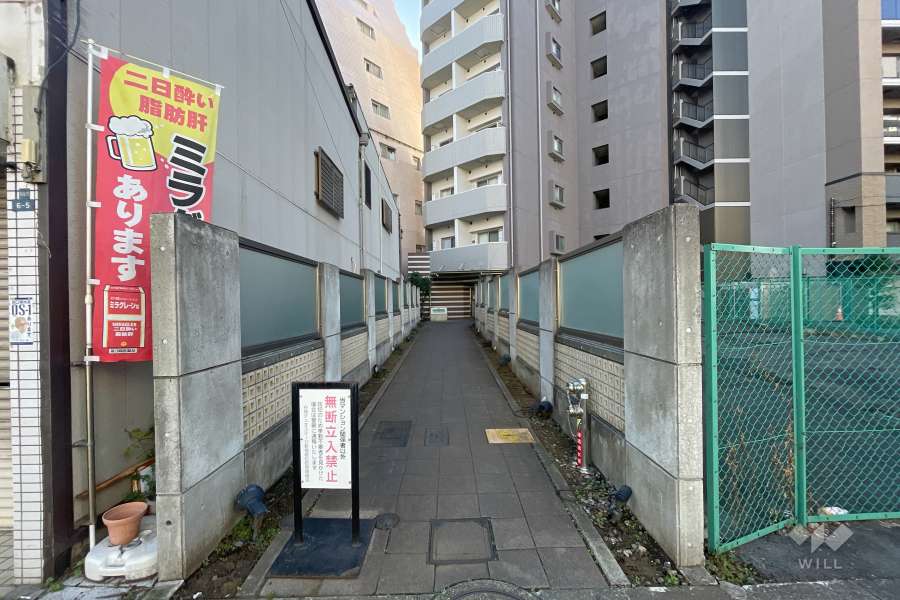 敷地入り口