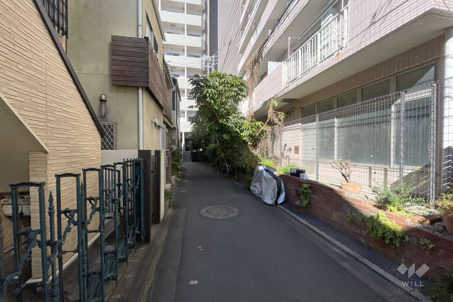 敷地南東側の前面道路