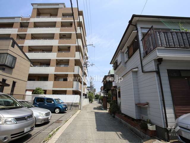 敷地東側の前面道路