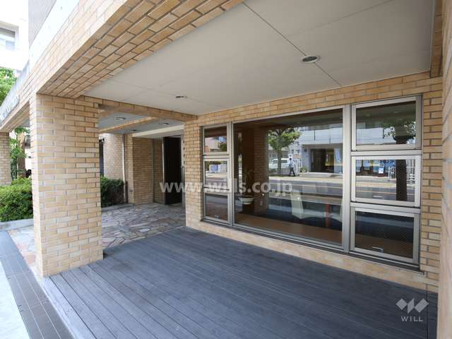 エントランス横には談話スペースがあります。