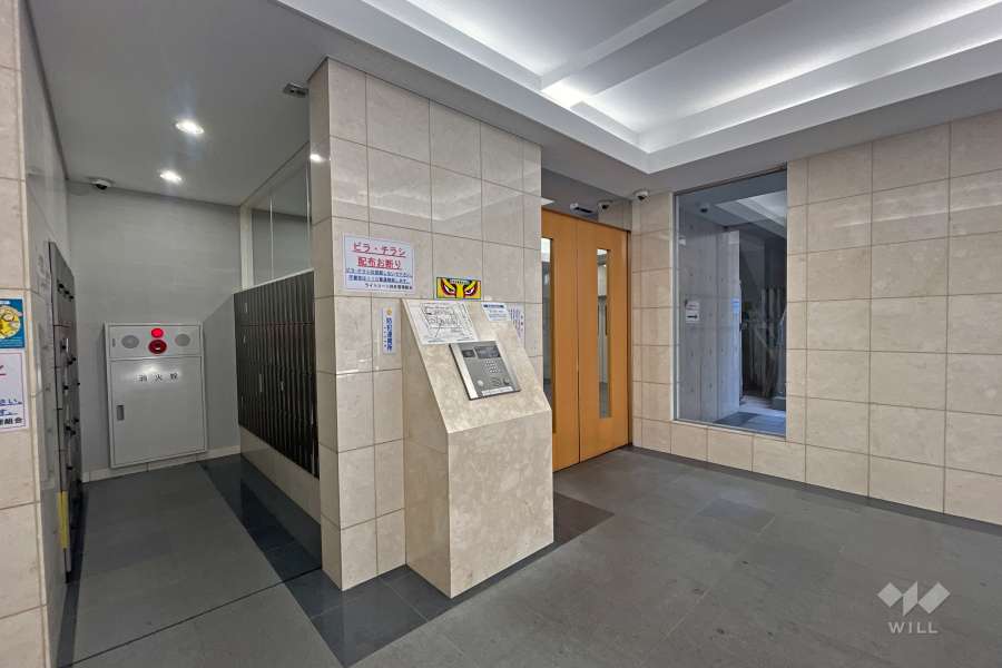 エントランスはオートロック付きです。