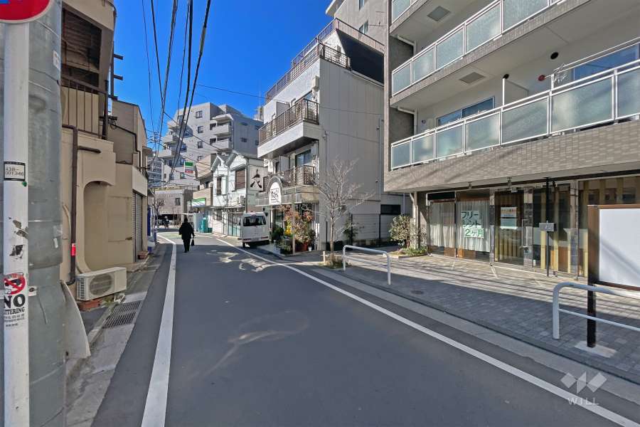 敷地の東側前面道路（北側から）