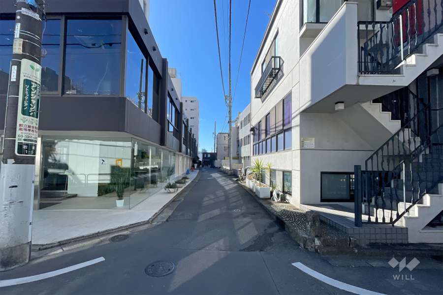 敷地西側の前面道路　