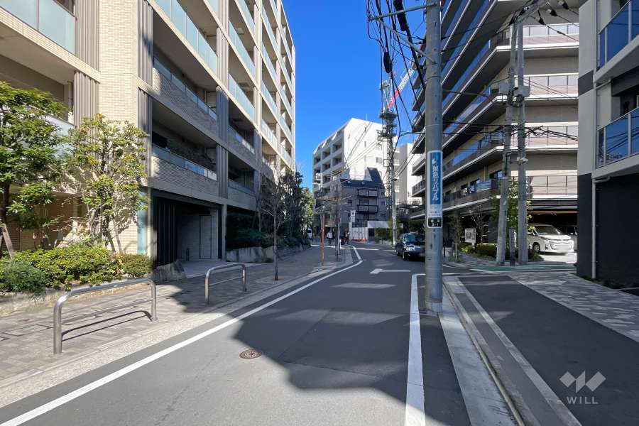 敷地東側の前面道路