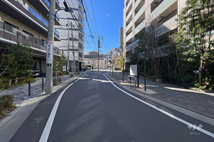 敷地東側の前面道路