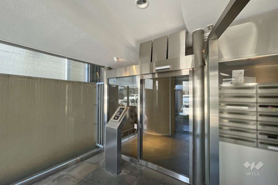 エントランスはオートロック付きです。