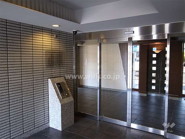 エントランスはオートロック付きです。