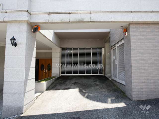 駐車場の出入り口（リングシャッター付き）