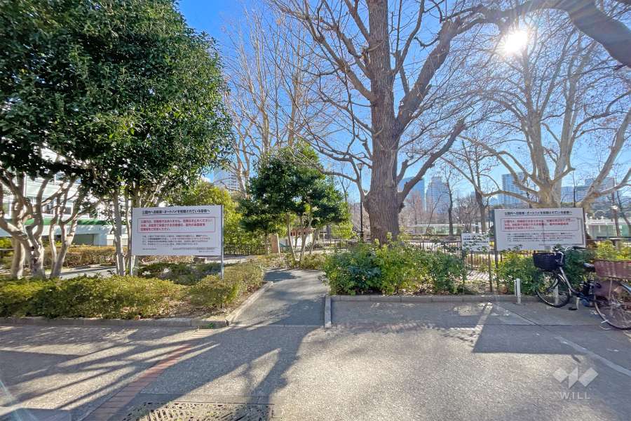 敷地に隣接した『四谷見附公園』