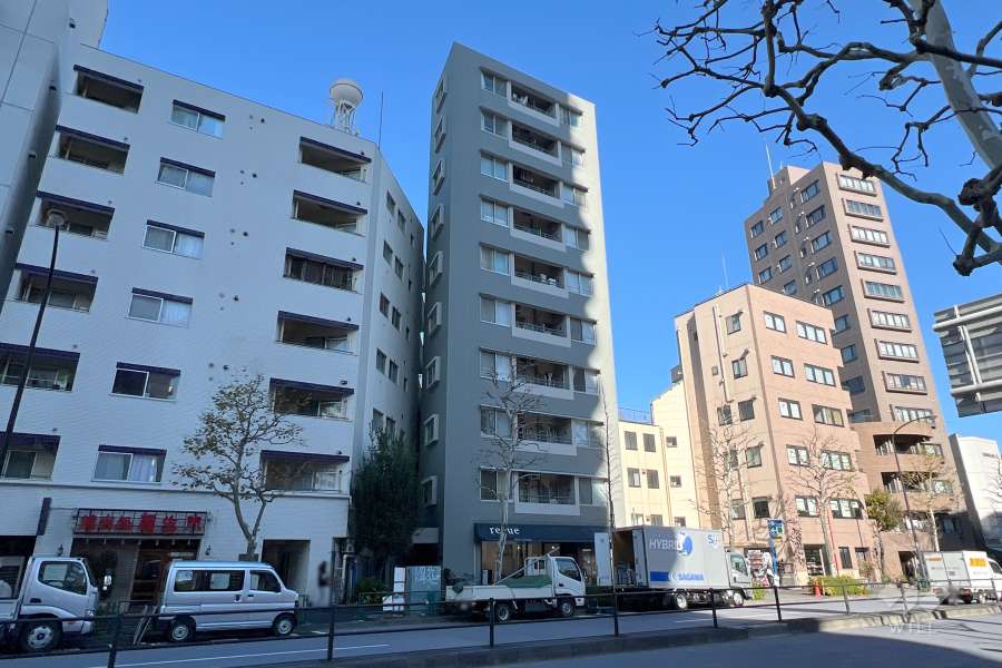 コムロンド四谷三丁目の外観（南側から）