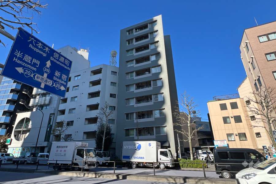 コムロンド四谷三丁目の外観（東側から）