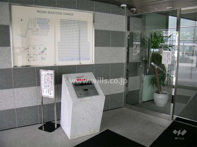 エントランスはオートロック付きです。