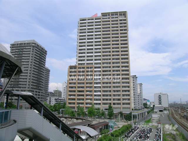 ルネマスターズタワーは、JR「尼崎」駅のすぐ北東側にあります。