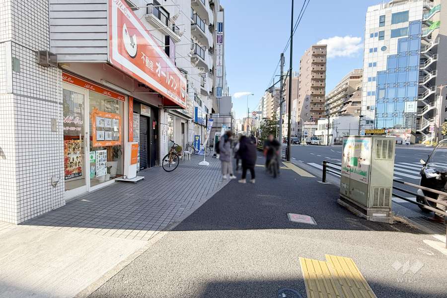敷地北側の前面道路（東側から）