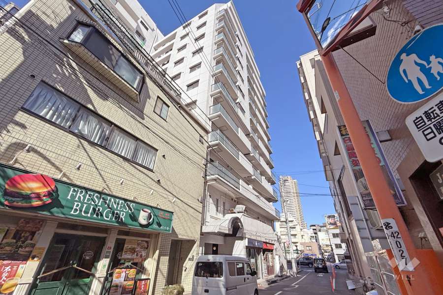 ウィン四ツ谷の外観（南東側から）