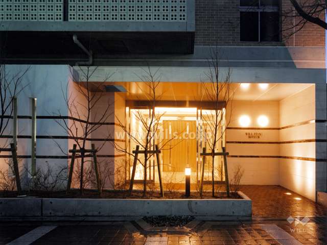 エントランス（夜景）