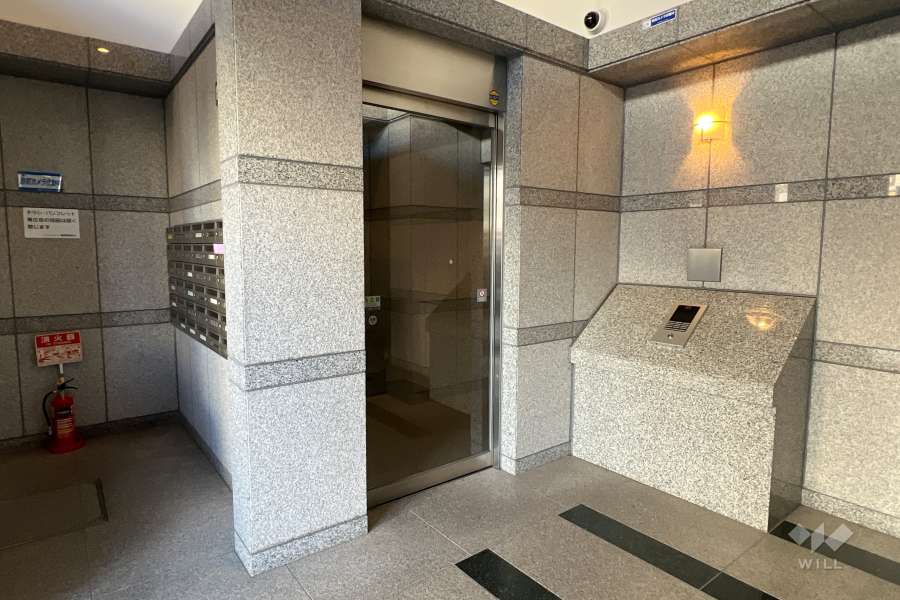 エントランスはオートロック付きです。