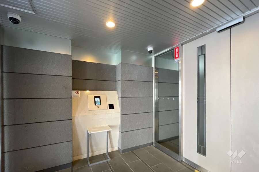 エントランスはオートロック付きです。