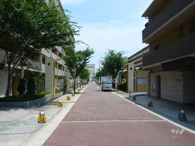 セントラルウィングとの間の道路