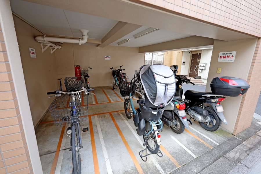 屋内に設けられた駐輪場・バイク置場