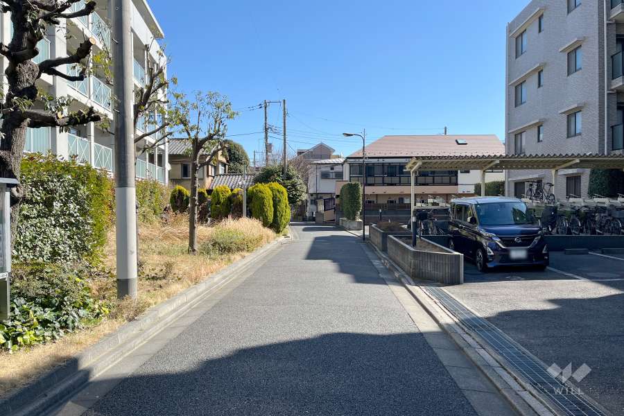敷地北側の前面道路