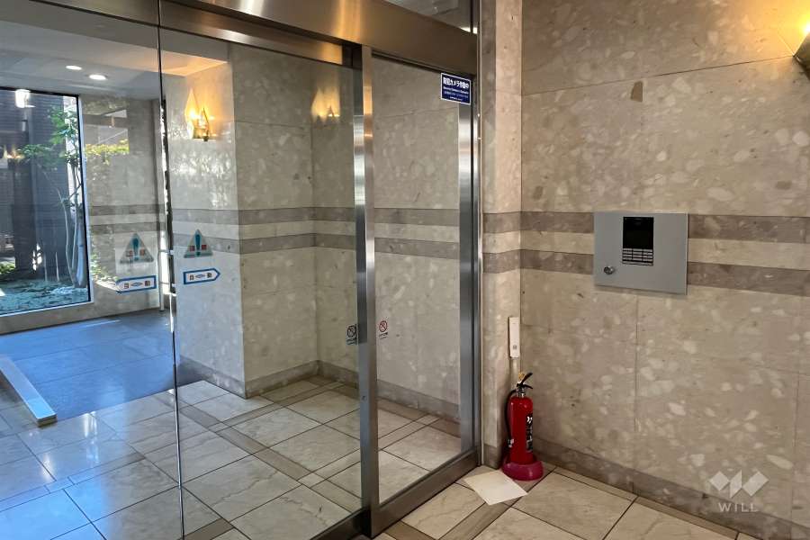 エントランスはオートロック付きです。