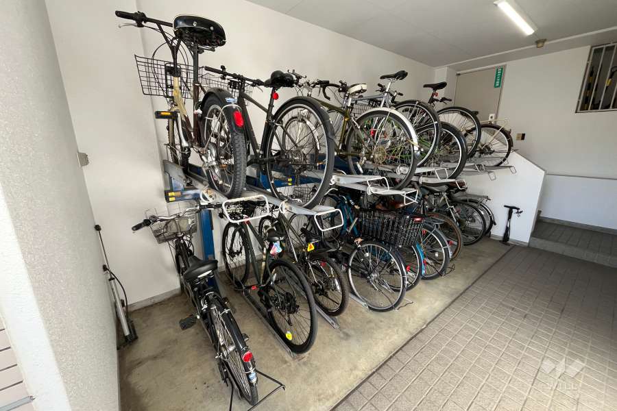 屋内に設けられた駐輪場