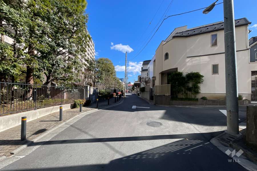 敷地南側の前面道路　