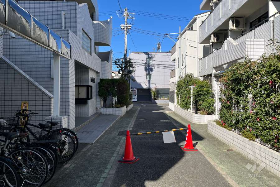 敷地北東側の前面道路