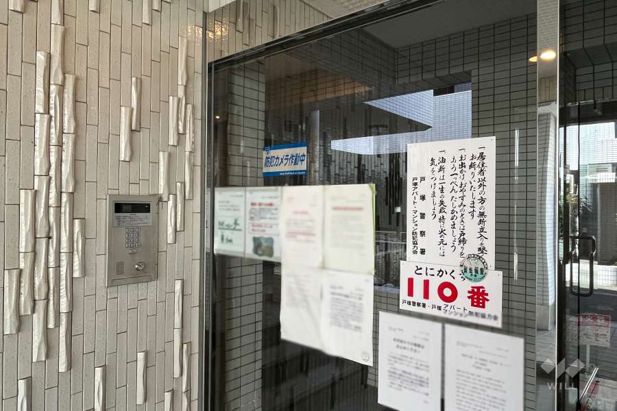 エントランスはオートロック付きです。