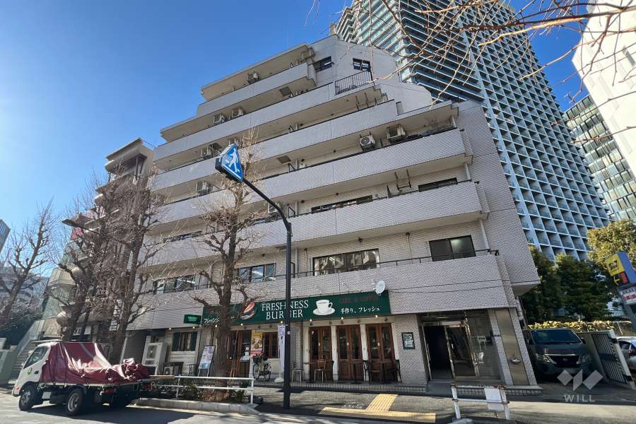 シャンボール新宿の外観（南東側から）