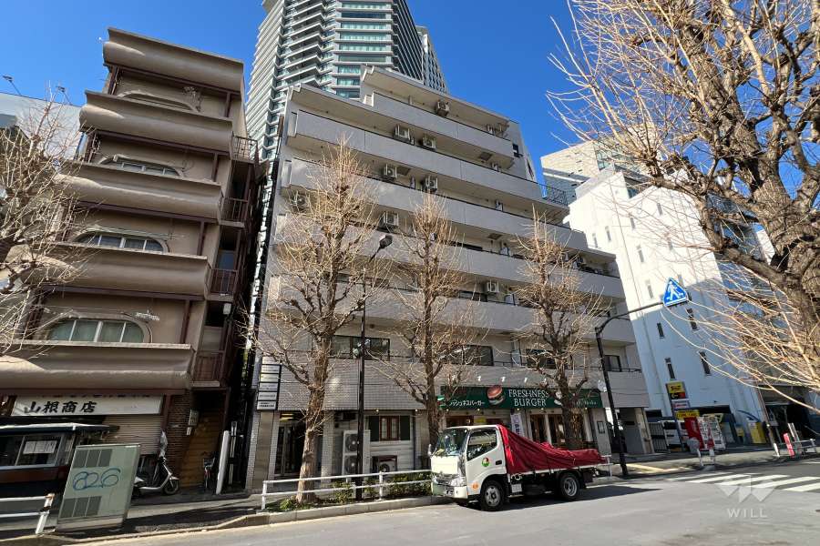 シャンボール新宿の外観（南側から）