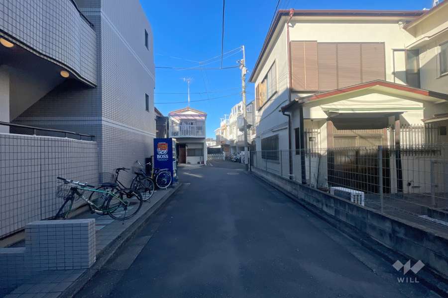 敷地北側の前面道路