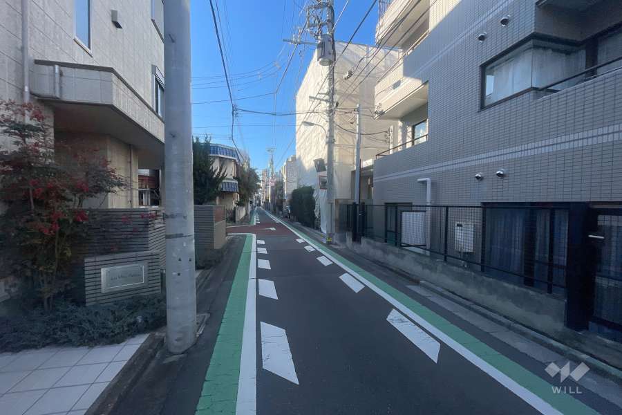 敷地東側の前面道路