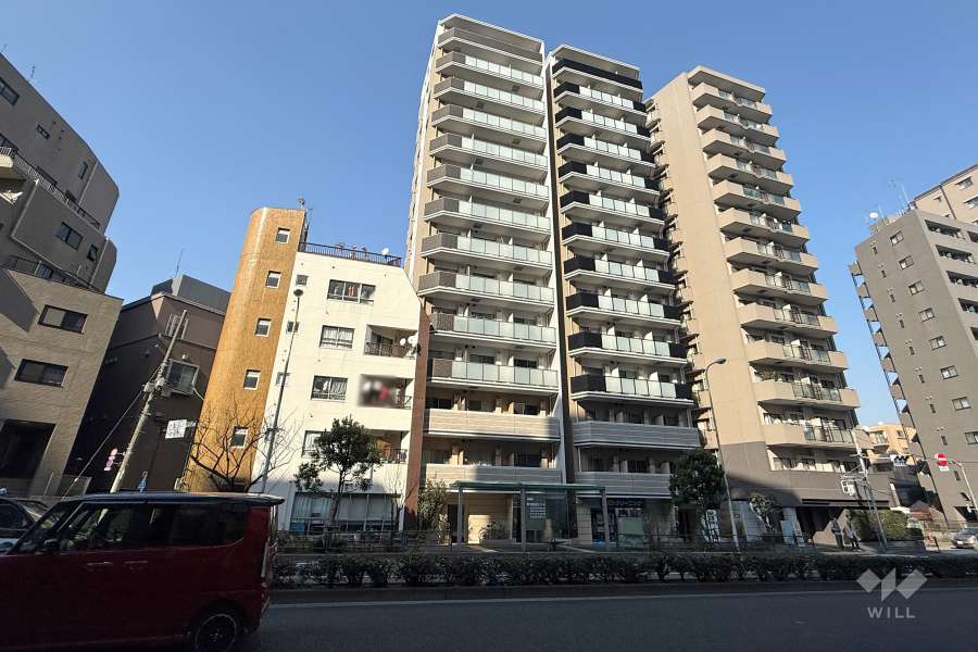 アクサス新宿タワーズウエストの外観（南西側から）