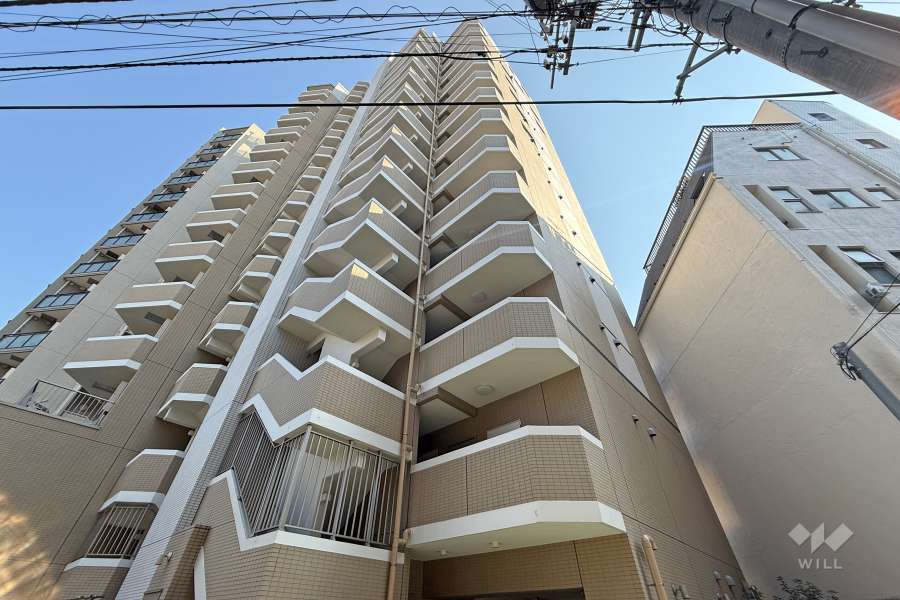 アクサス新宿タワーズウエストの外観（北西側から）