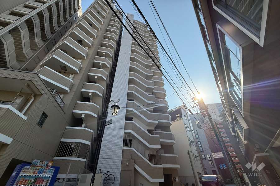 アクサス新宿タワーズウエストの外観（北東側から）